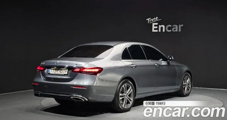 Mercedes-Benz E-Class 