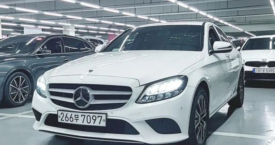 Mercedes-Benz C-Class 