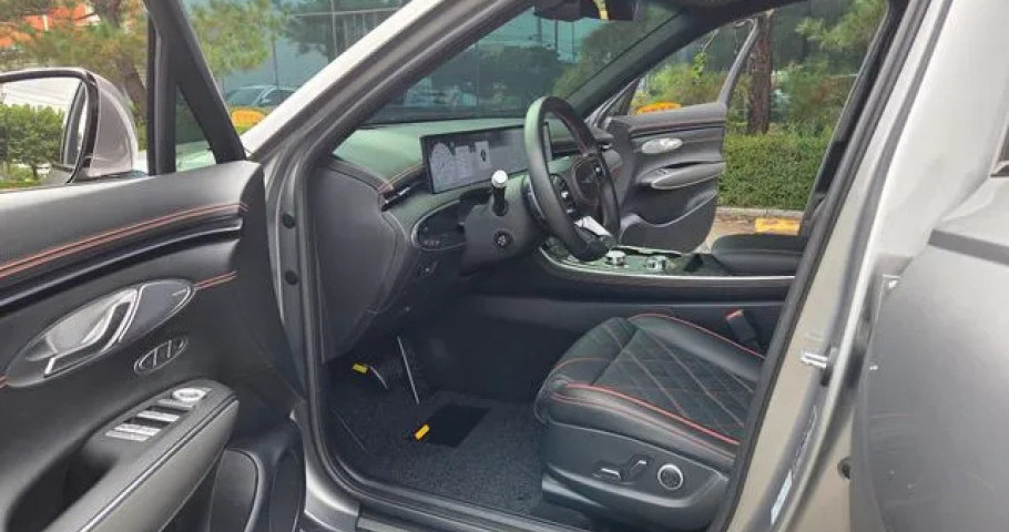 Genesis Gv70 
