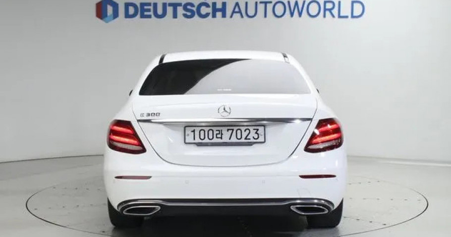 Mercedes-Benz E-Class 