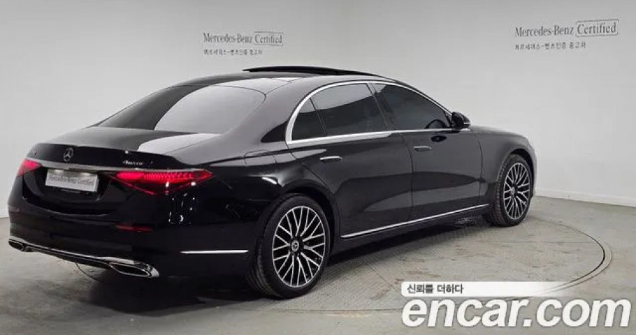 Mercedes-Benz S-Class 