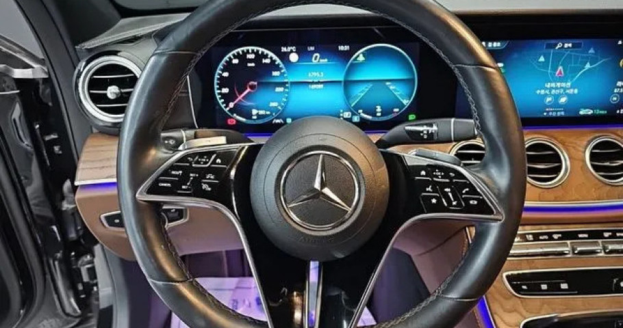 Mercedes-Benz E-Class 