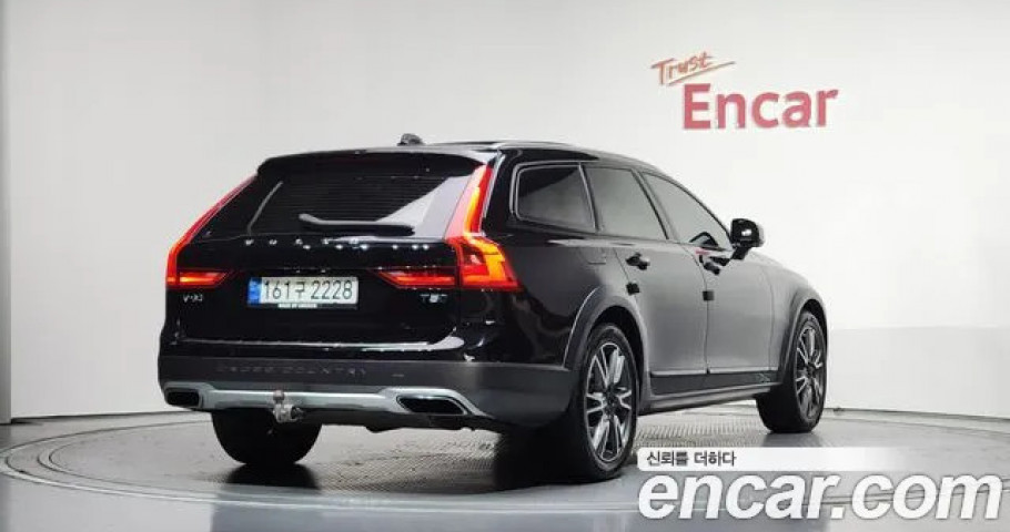 Volvo V90 
