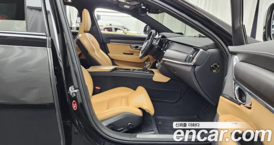 Volvo V90 