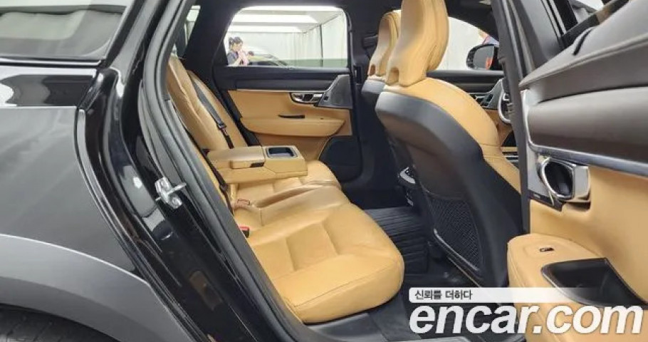 Volvo V90 