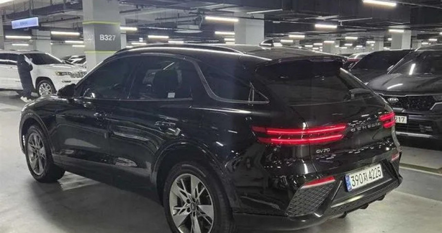 Genesis Gv70 