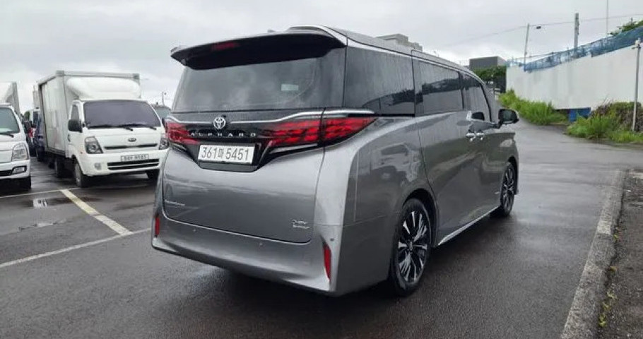 Toyota Alphard 