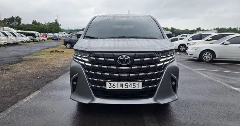 Toyota Alphard 