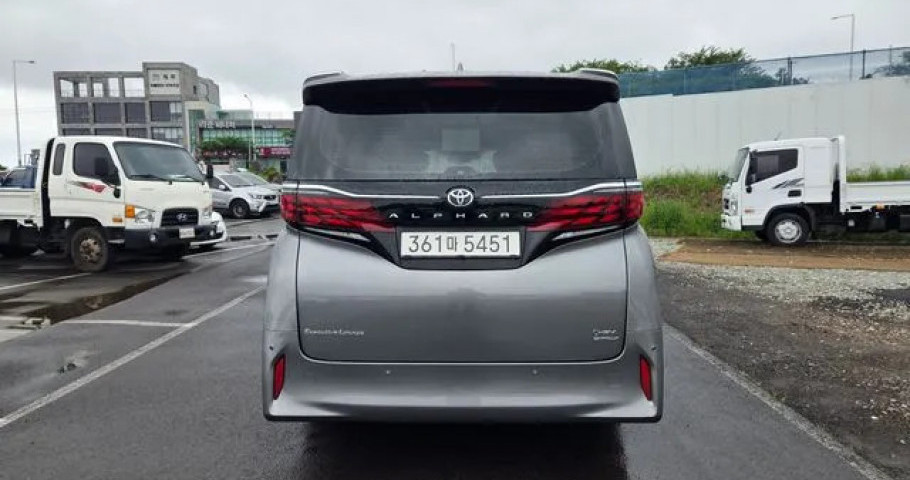 Toyota Alphard 