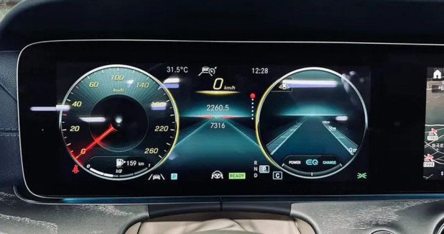 Mercedes-Benz E-Class 