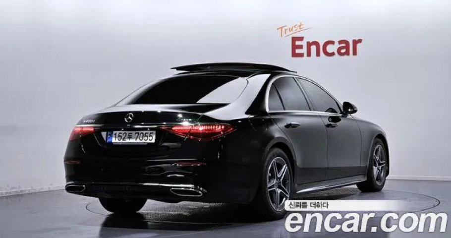 Mercedes-Benz S-Class 
