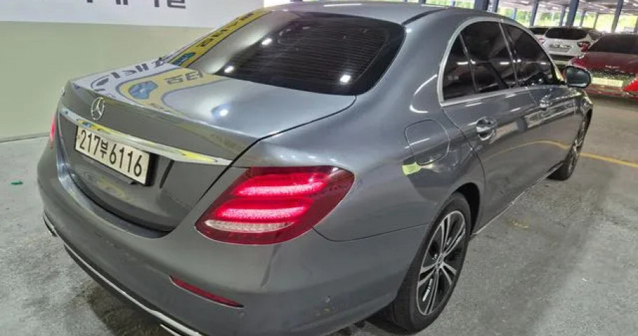 Mercedes-Benz E-Class 