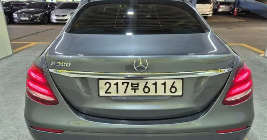 Mercedes-Benz E-Class 