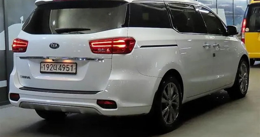 Kia Carnival 