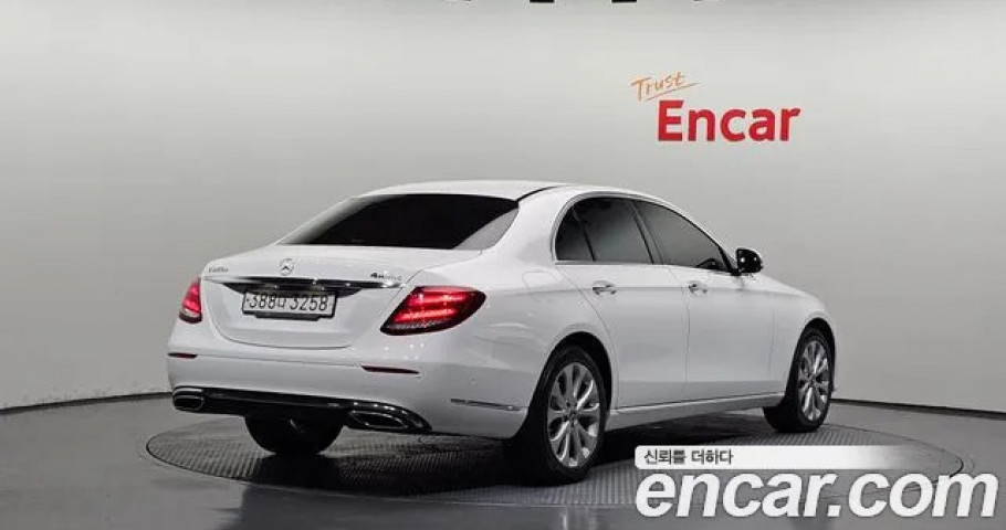 Mercedes-Benz E-Class 