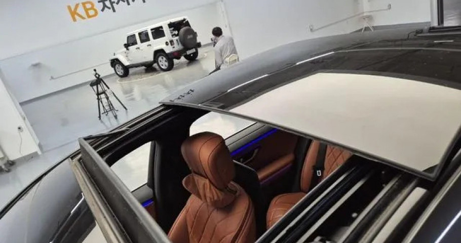 Mercedes-Benz S-Class 