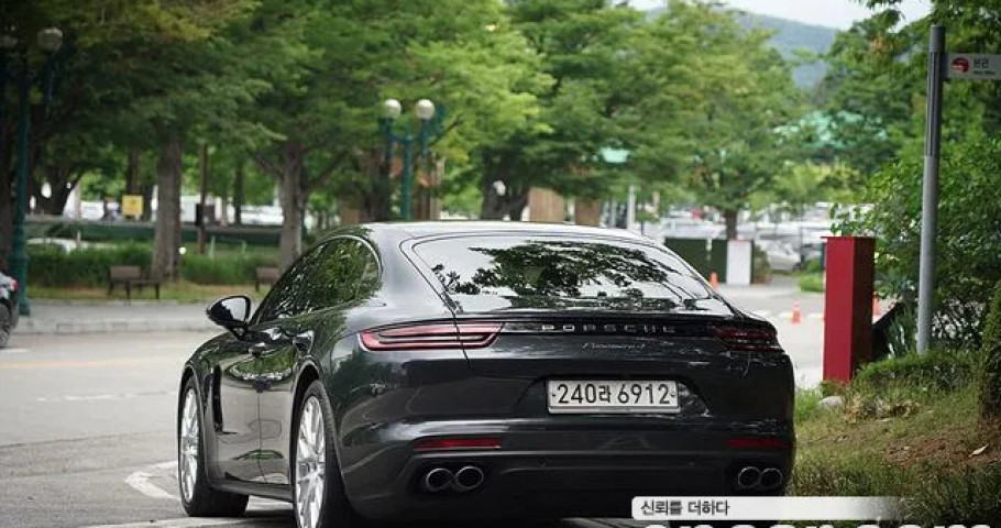 Porsche Panamera 