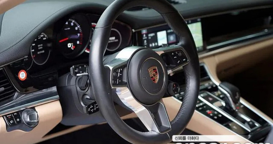 Porsche Panamera 