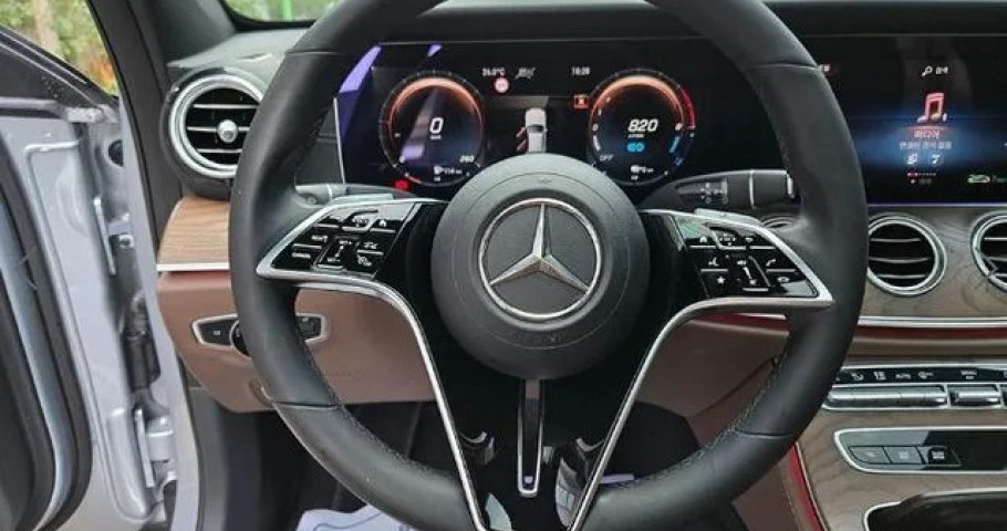 Mercedes-Benz E-Class 