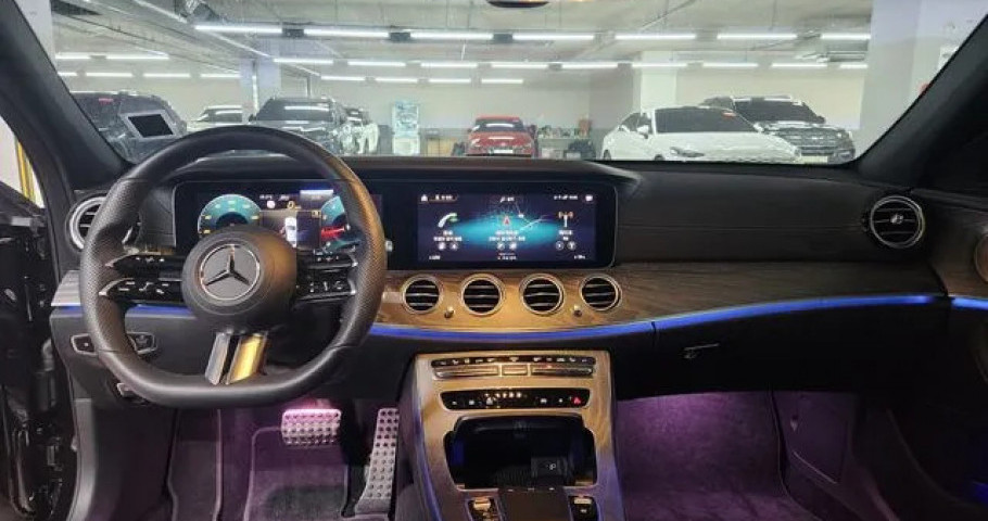 Mercedes-Benz E-Class 