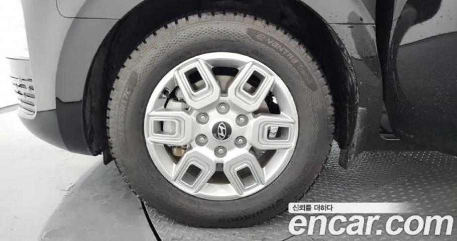 Hyundai Staria 