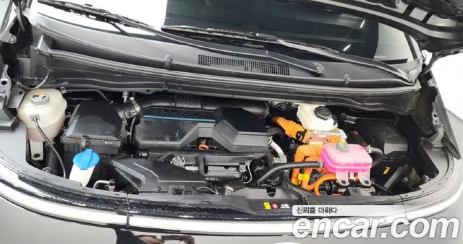 Hyundai Staria 