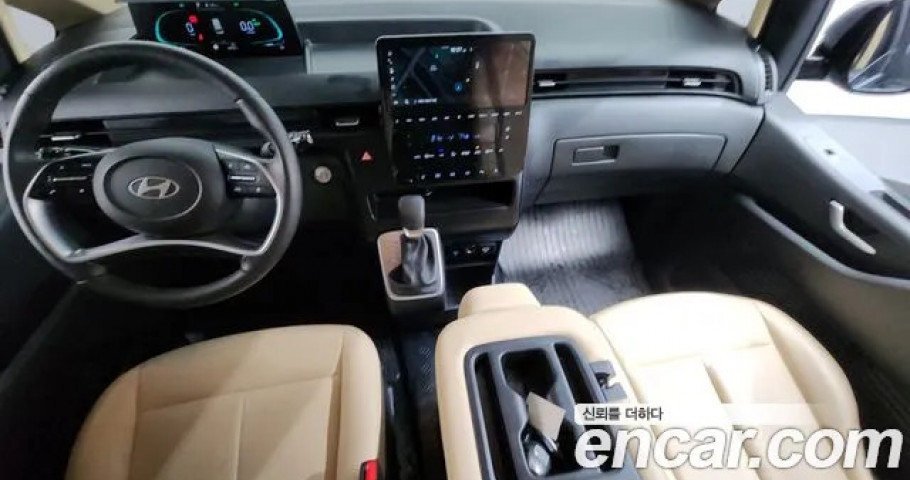 Hyundai Staria 