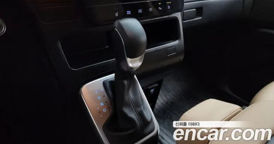 Hyundai Staria 