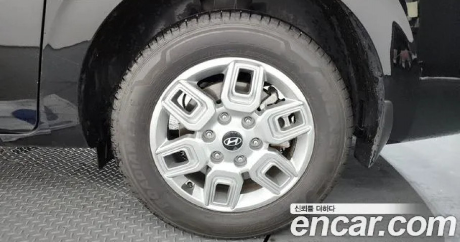 Hyundai Staria 