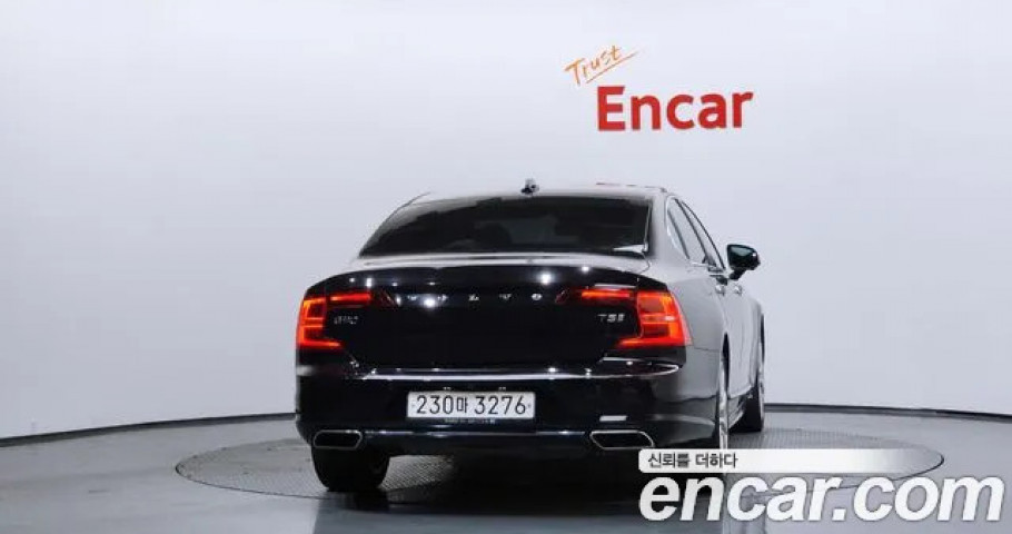Volvo S90 
