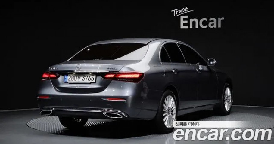 Mercedes-Benz E-Class 