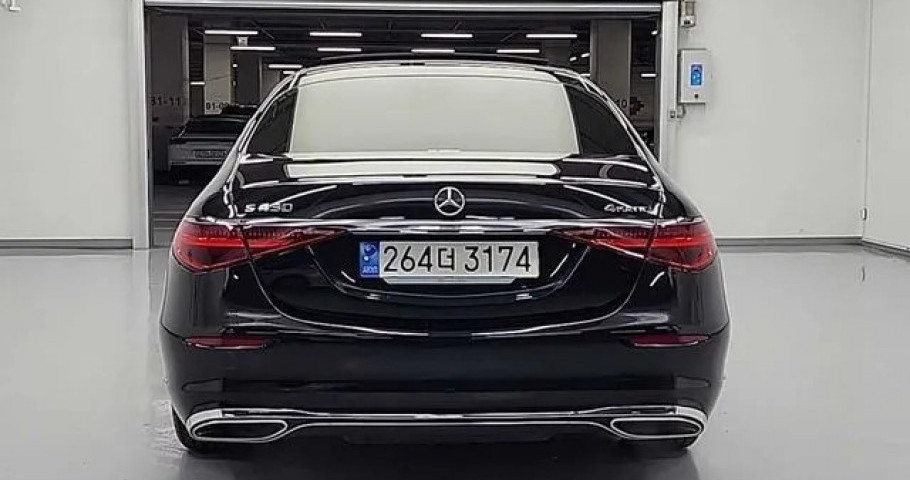 Mercedes-Benz S-Class 