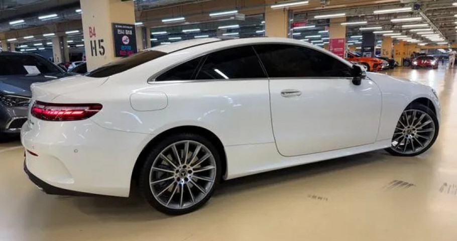 Mercedes-Benz E-Class 