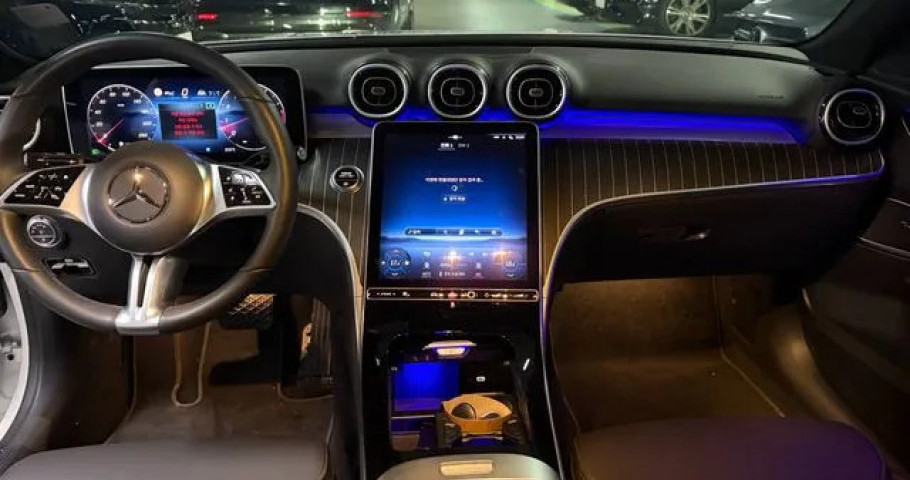 Mercedes-Benz C-Class 