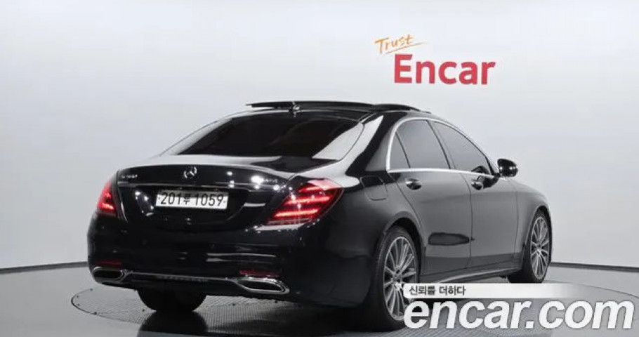 Mercedes-Benz S-Class 