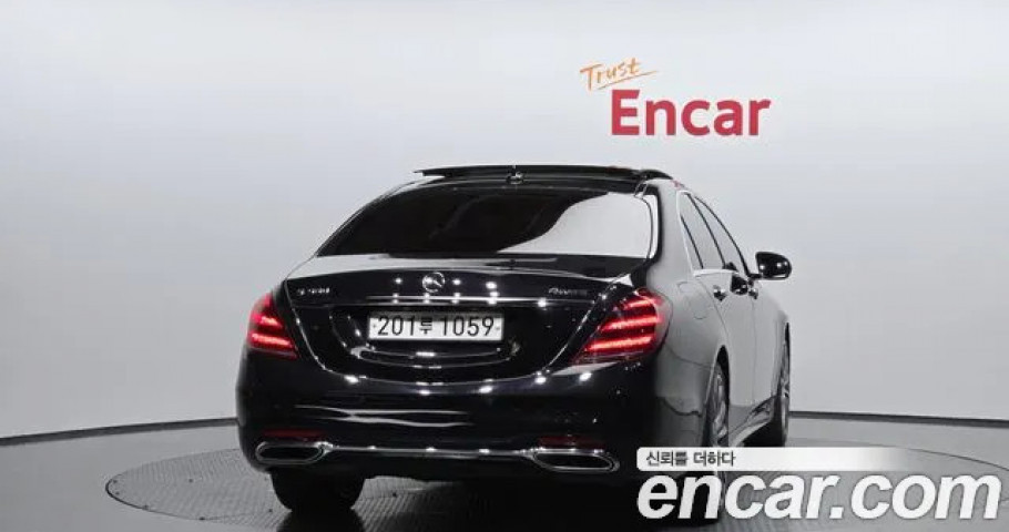 Mercedes-Benz S-Class 
