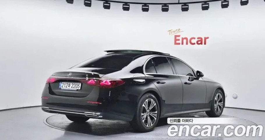 Mercedes-Benz E-Class 