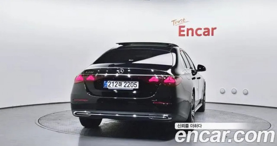 Mercedes-Benz E-Class 