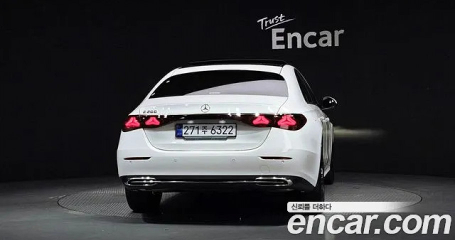 Mercedes-Benz E-Class 