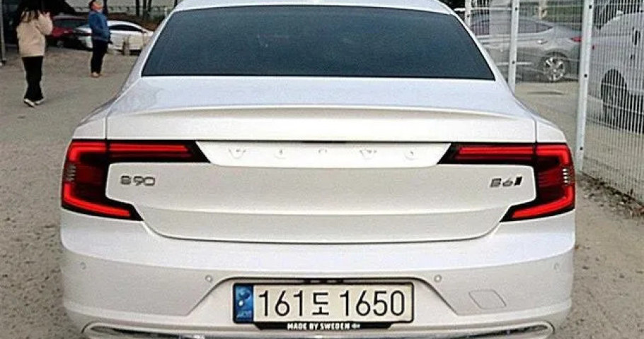 Volvo S90 