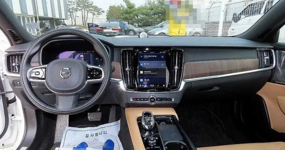 Volvo S90 