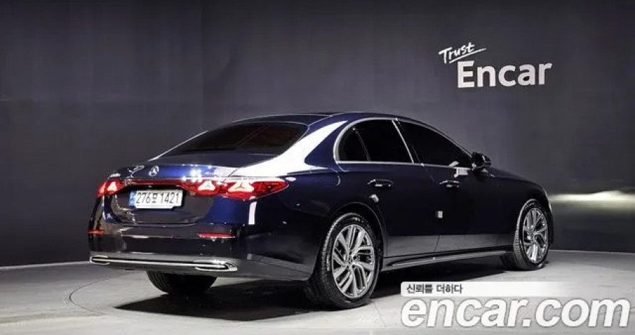 Mercedes-Benz E-Class 