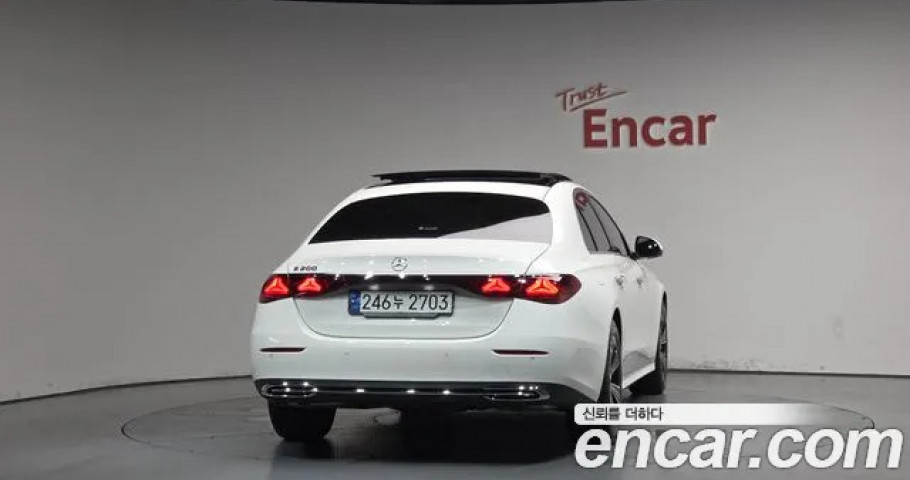 Mercedes-Benz E-Class 