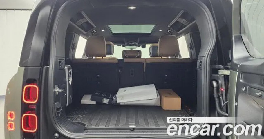 Land Rover Defender 