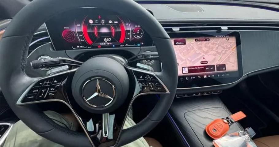 Mercedes-Benz E-Class 