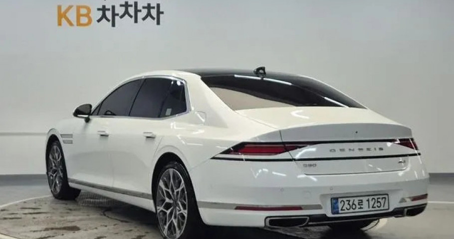 Genesis G90 