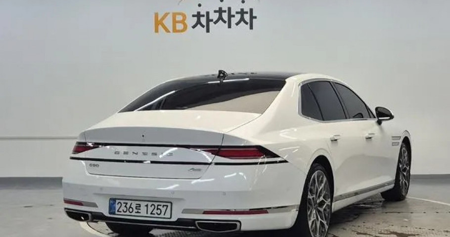 Genesis G90 