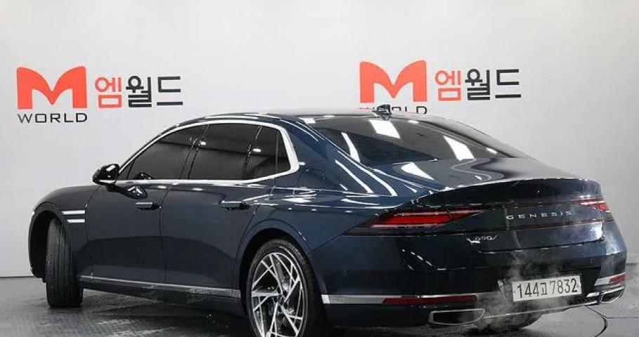 Genesis G90 