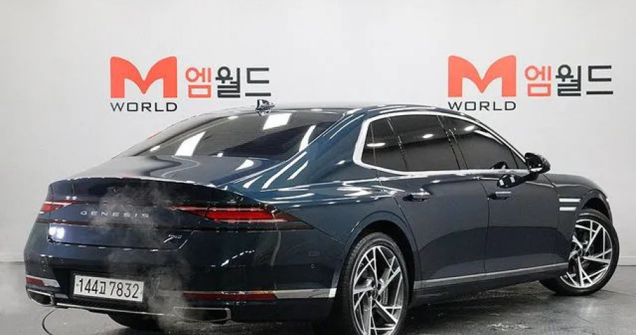 Genesis G90 