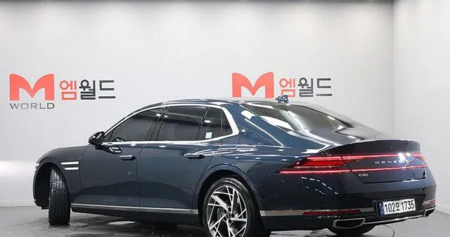 Genesis G90 